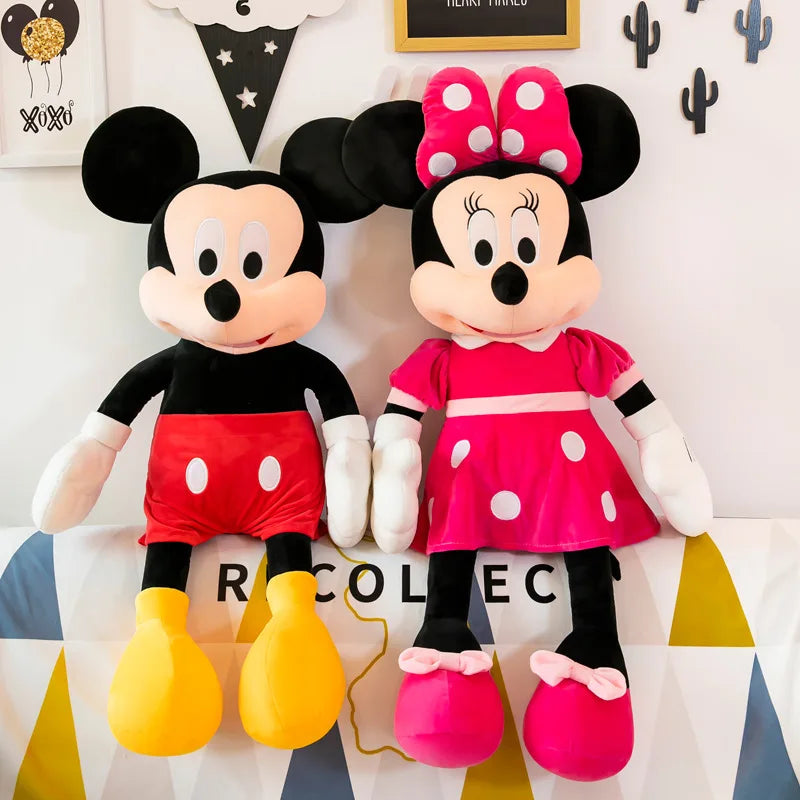 “Mickey e Minnie de Pelúcia 35cm – Magia Disney em Forma de Abraço!”